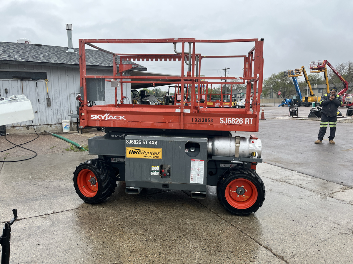 2017 Skyjack SJ-6826RT-4