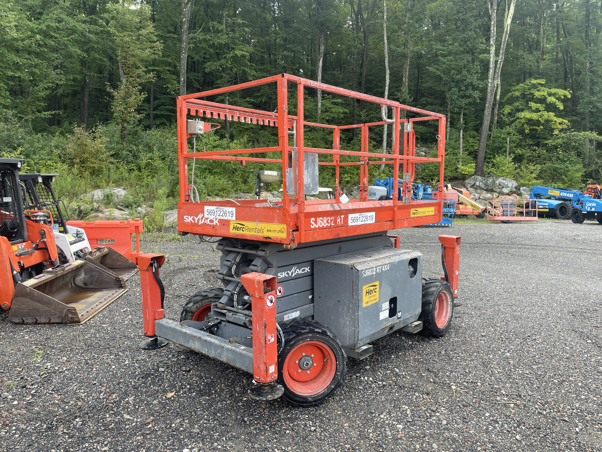2019 Skyjack SJ-6832RT