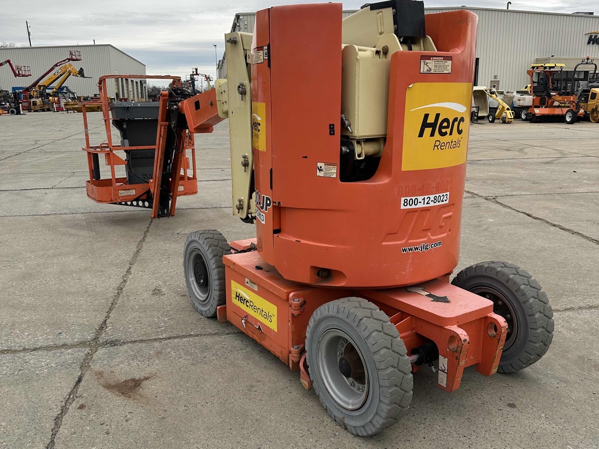 2016 JLG E300AJP-7