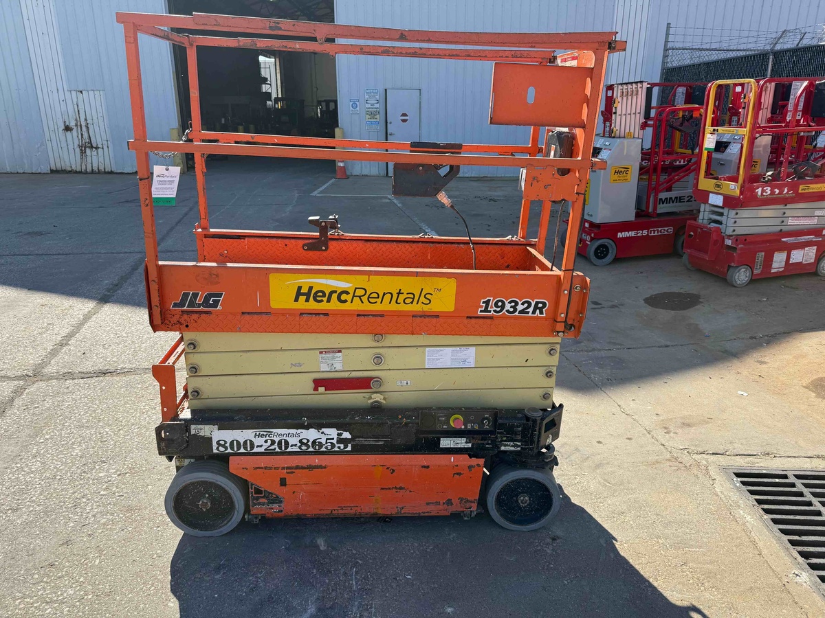 2018 JLG 1932R