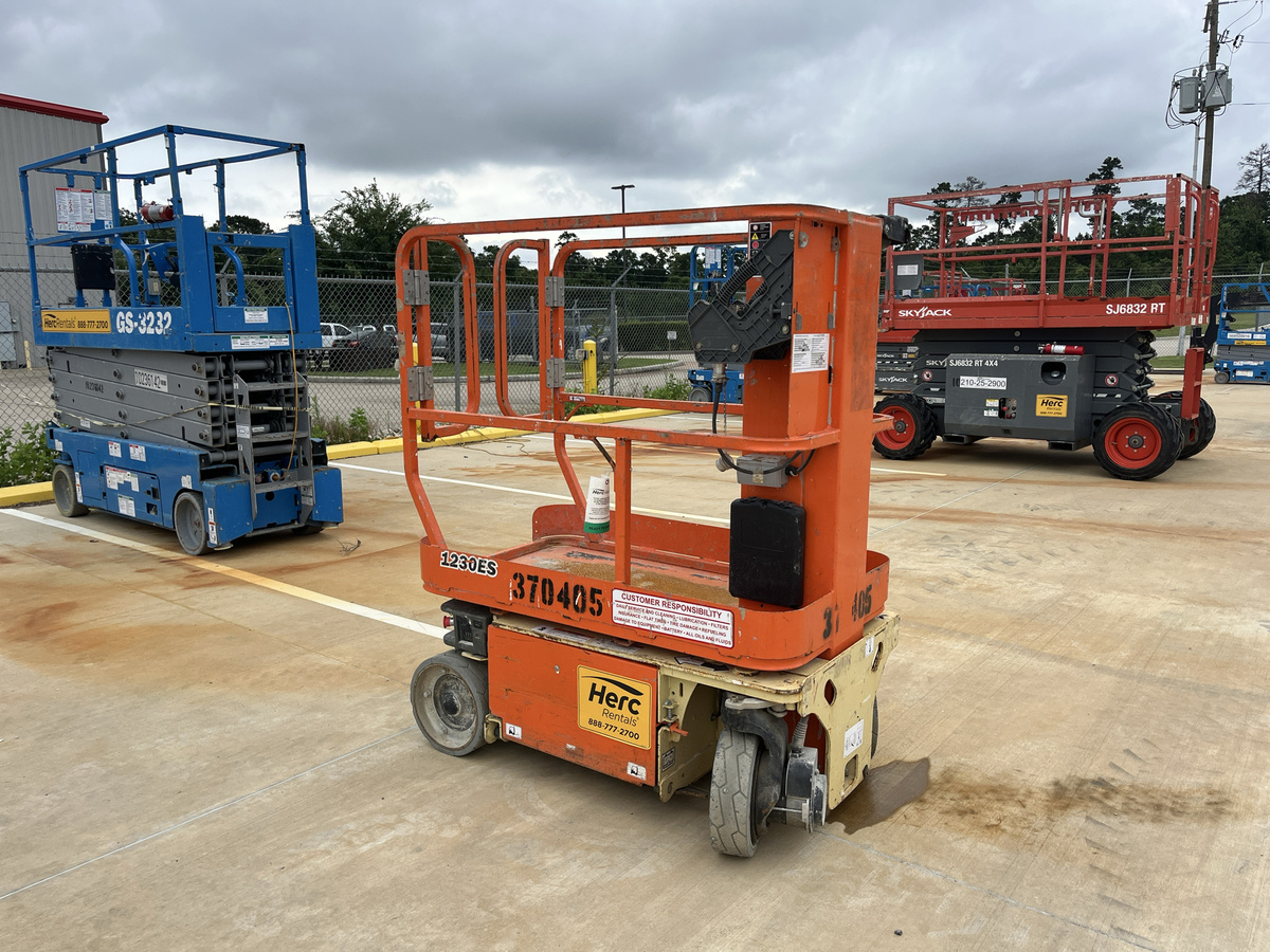 2017 JLG 1230ES-6