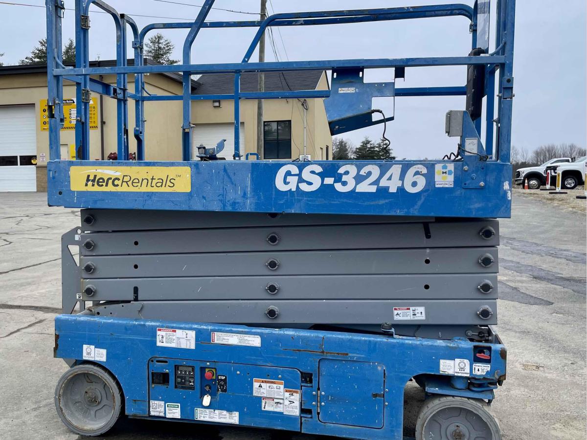 2017 Genie GS-3246