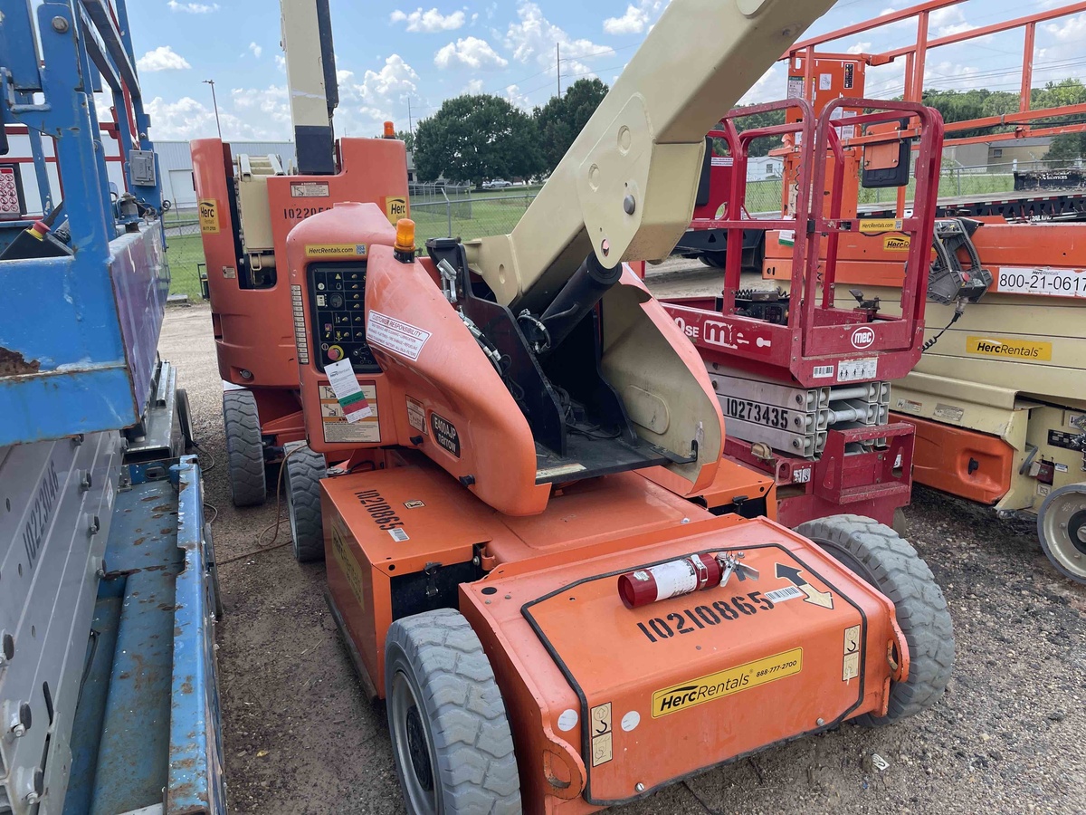 2017 JLG E400AJPN-2