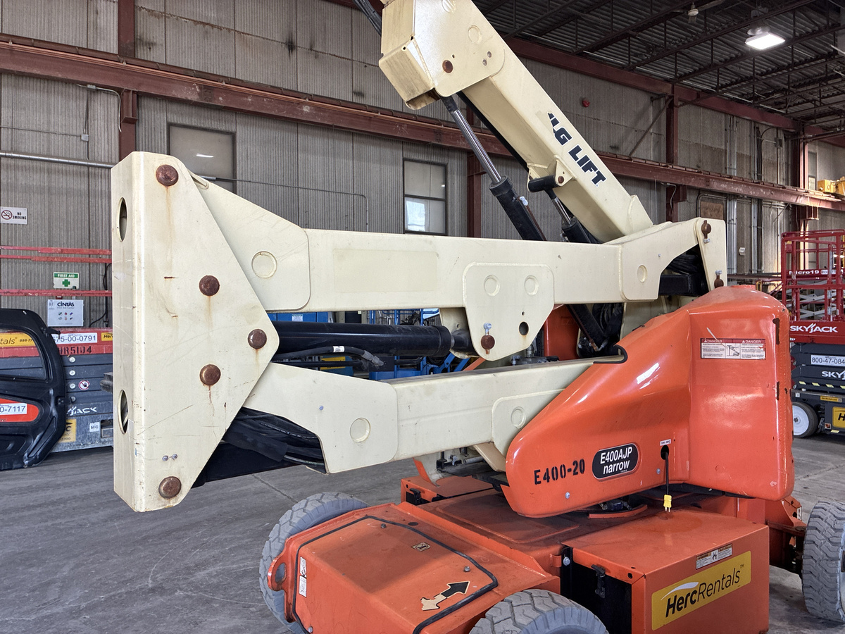 2015 JLG E400AJP-12