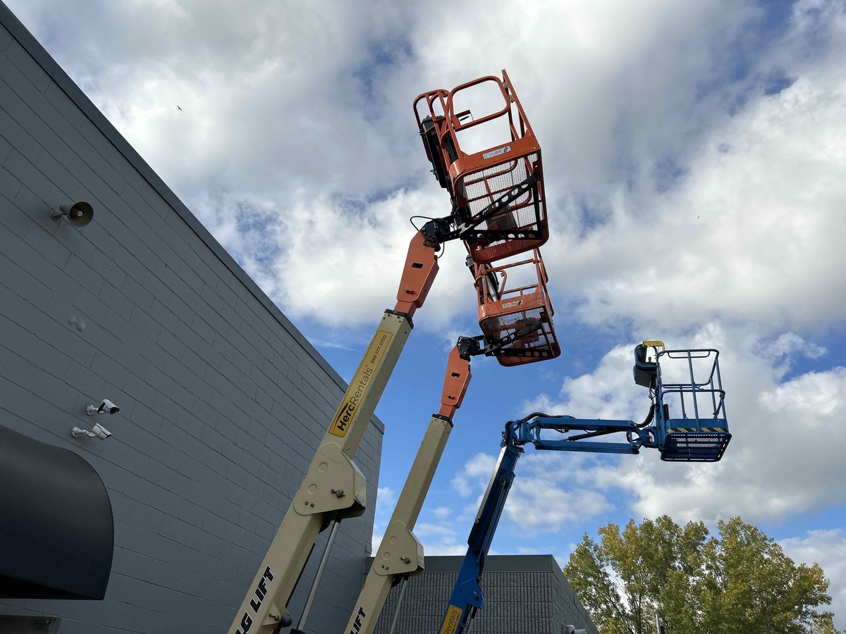 2016 JLG E400AN-3