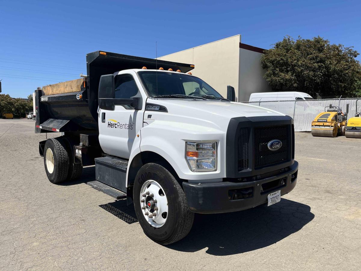 2017 Ford F750-2