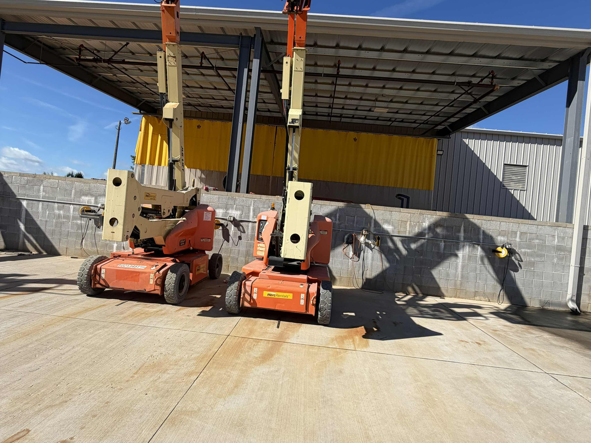 2014 JLG E400AJPN-5