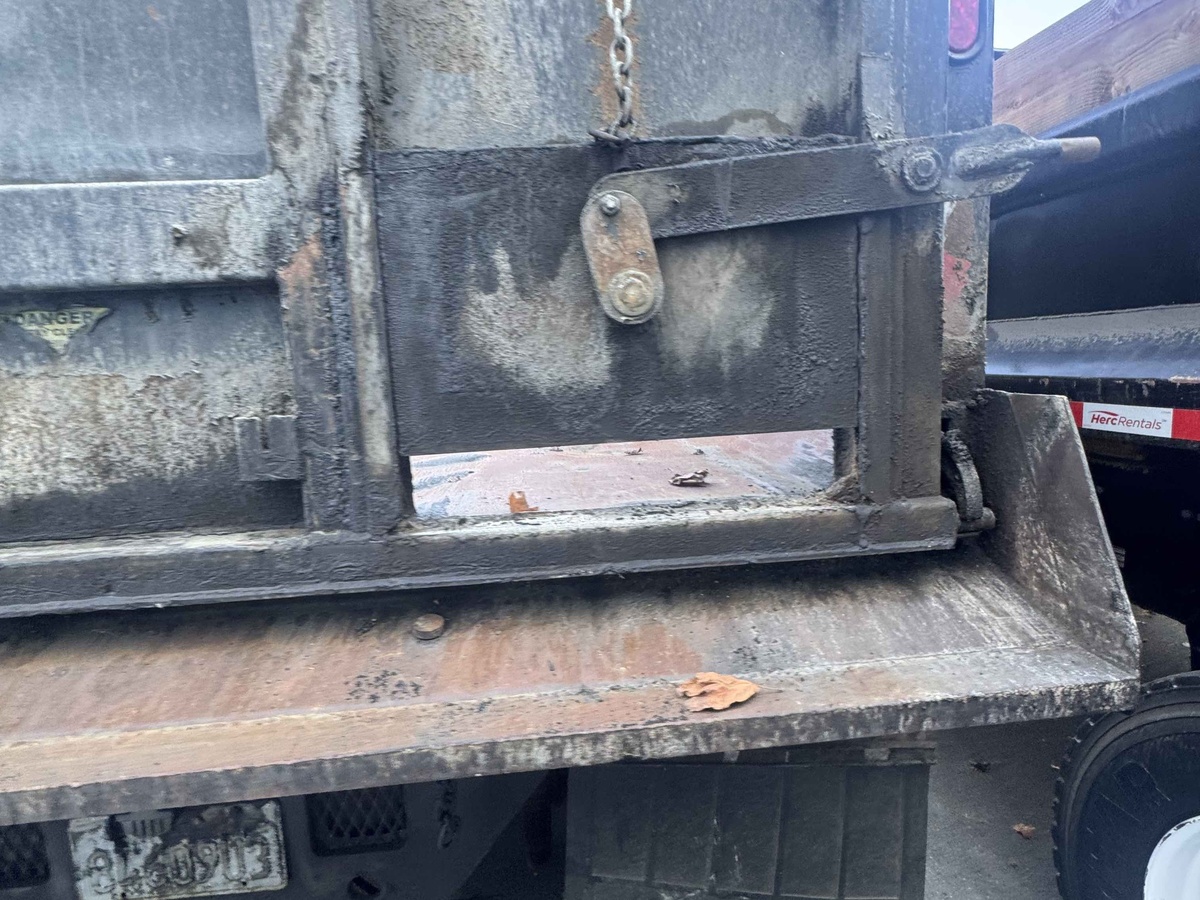 2017 Freightliner M2106-8