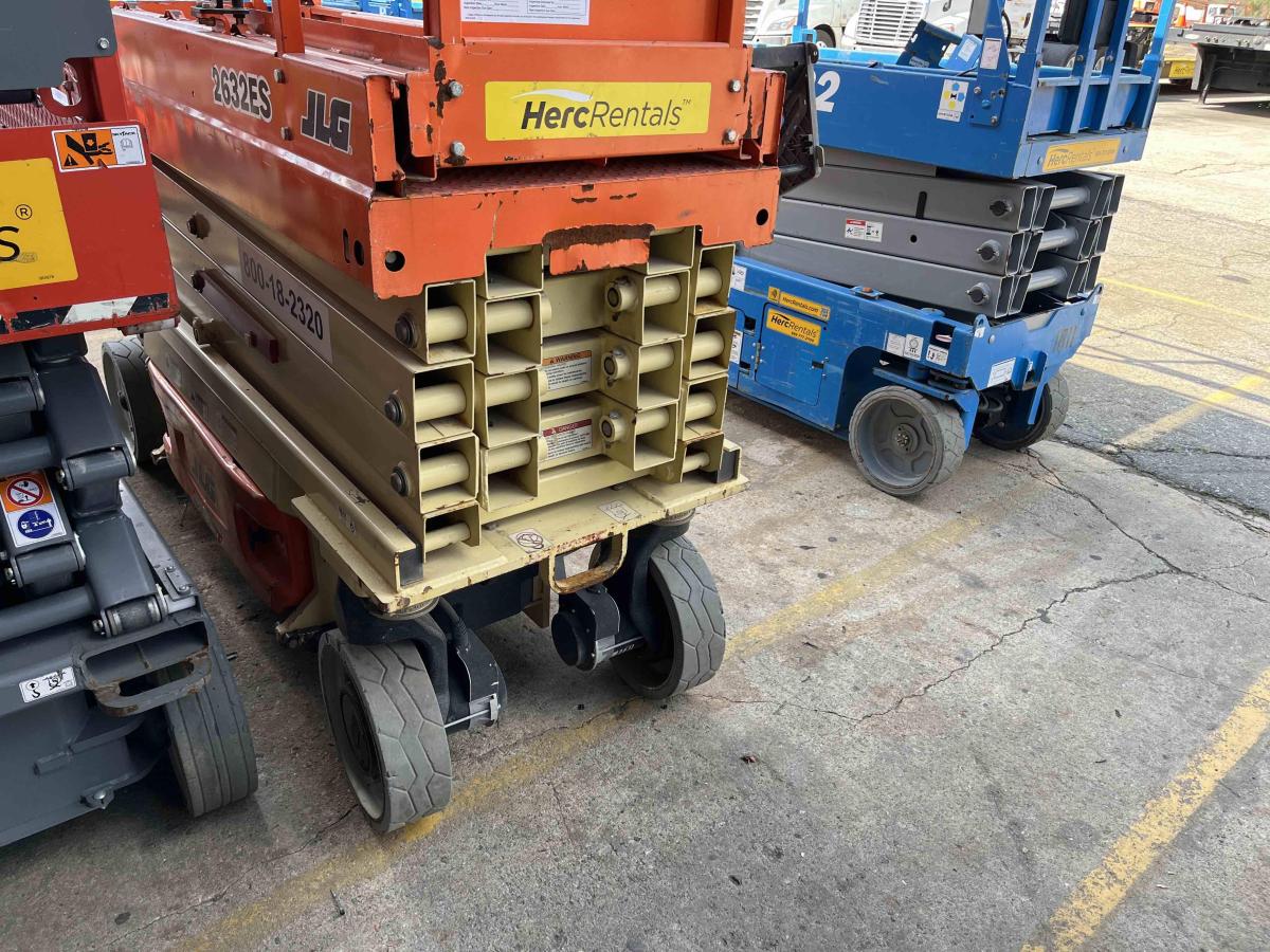 2017 JLG 2632ES