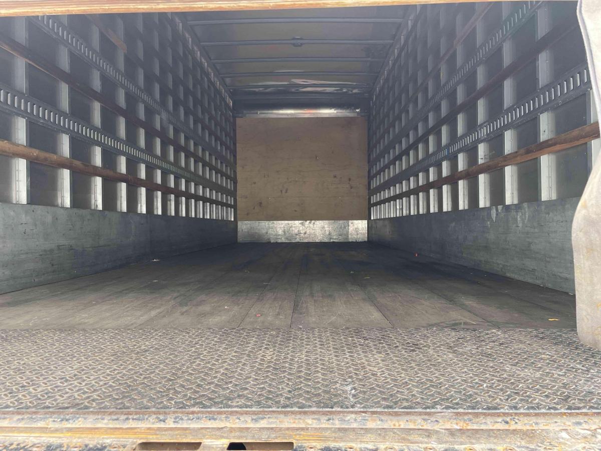 2020 Freightliner M2106
