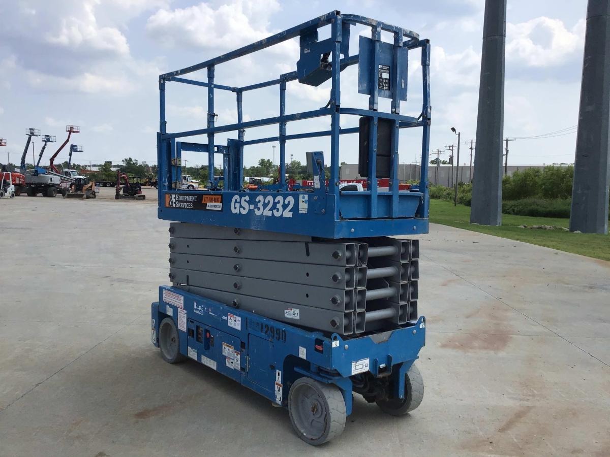 2017 Genie GS-3232