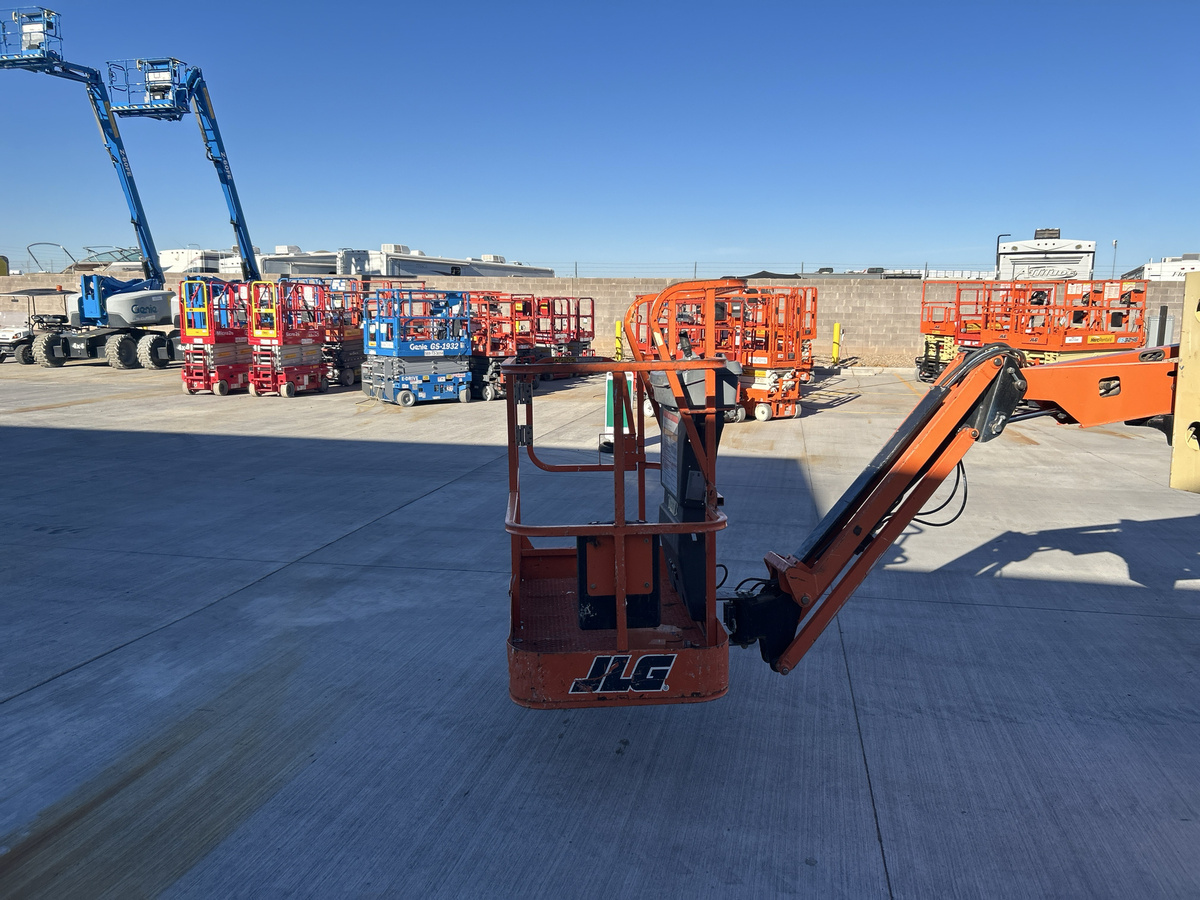 2016 JLG E450AJ-6