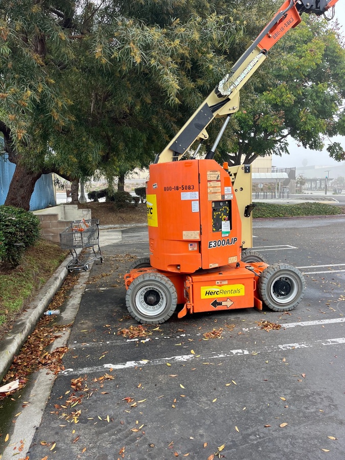 2017 JLG E300AJP-3