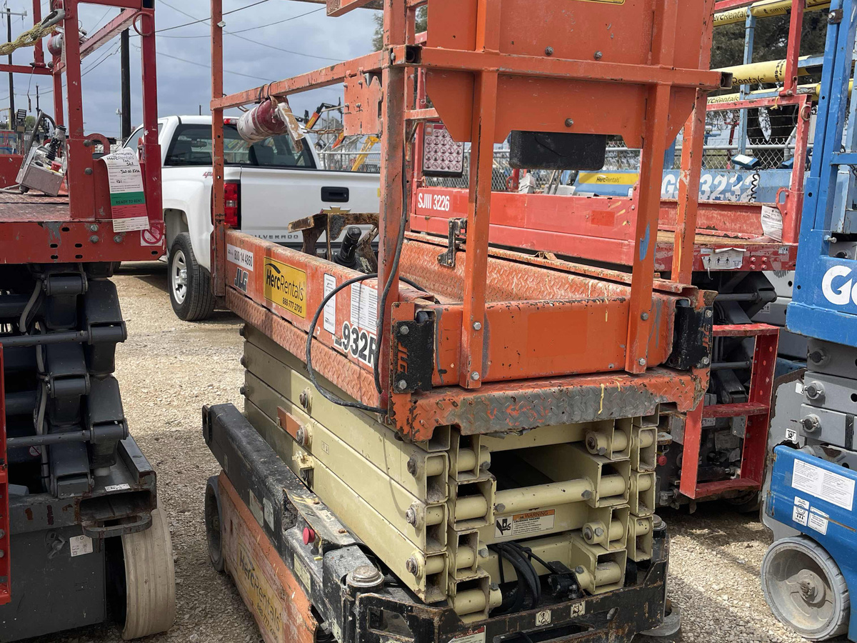 2017 JLG 1932R-3