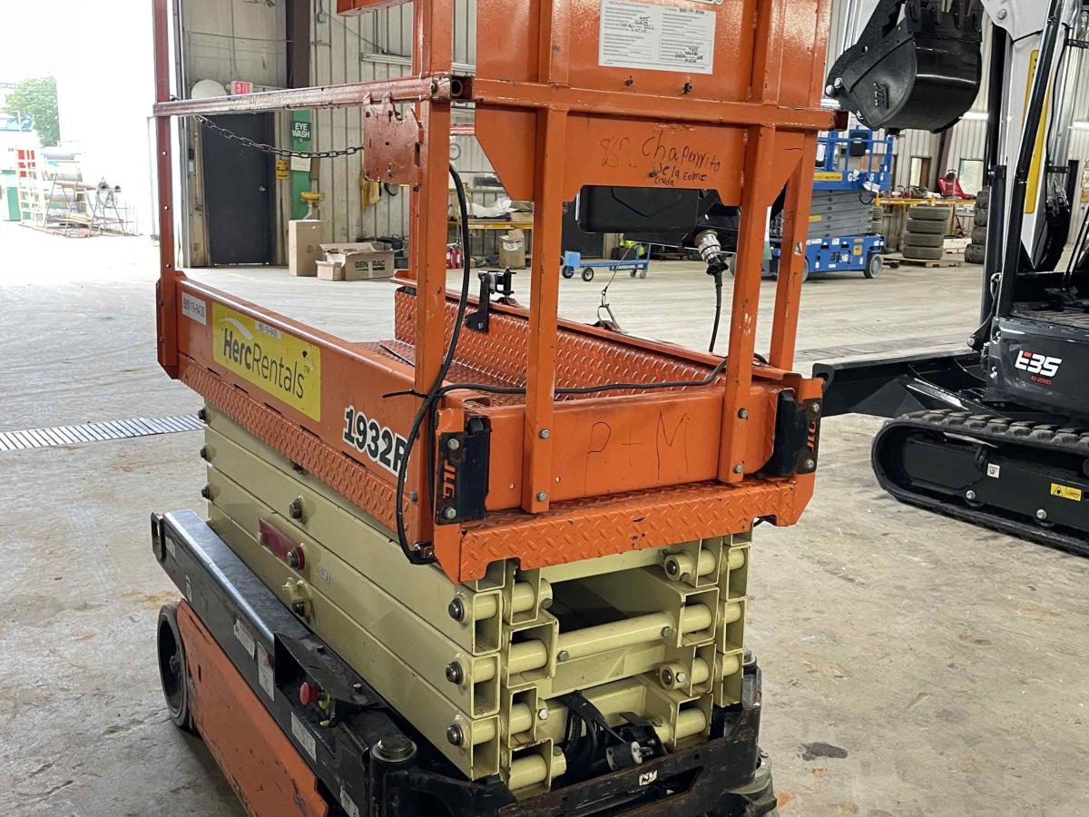 2018 JLG 1932R-3