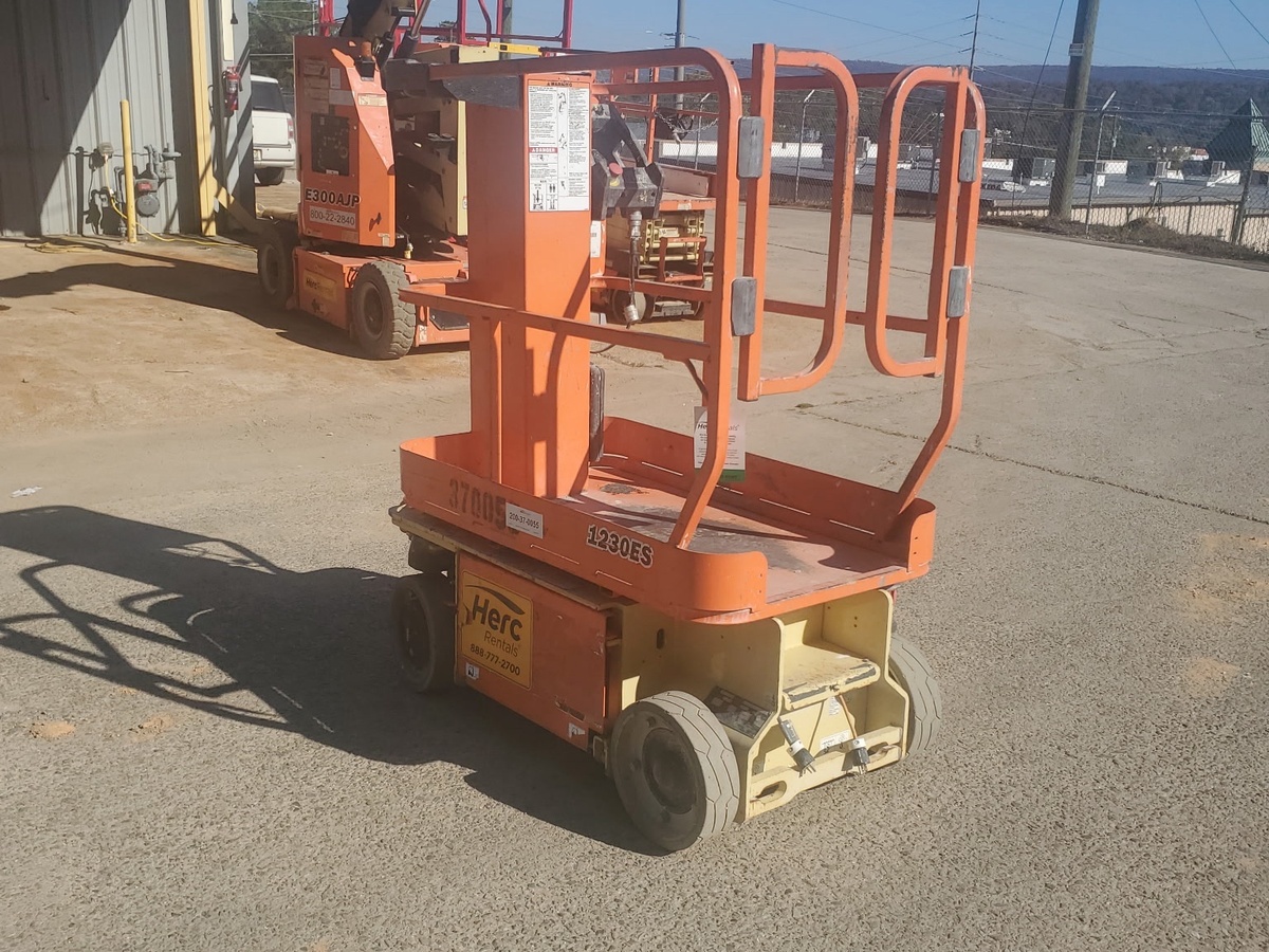 2017 JLG 1230ES-2