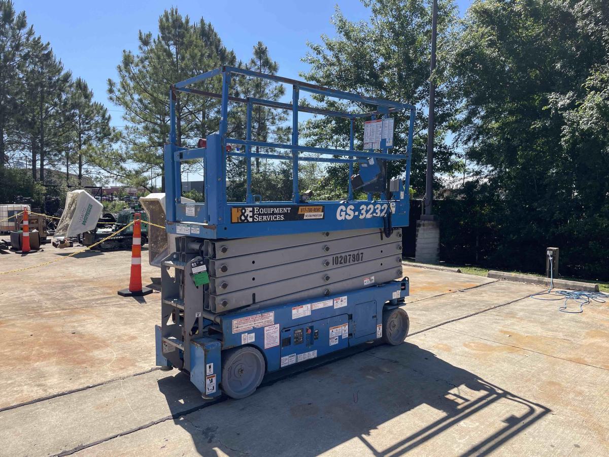 2017 Genie GS-3232