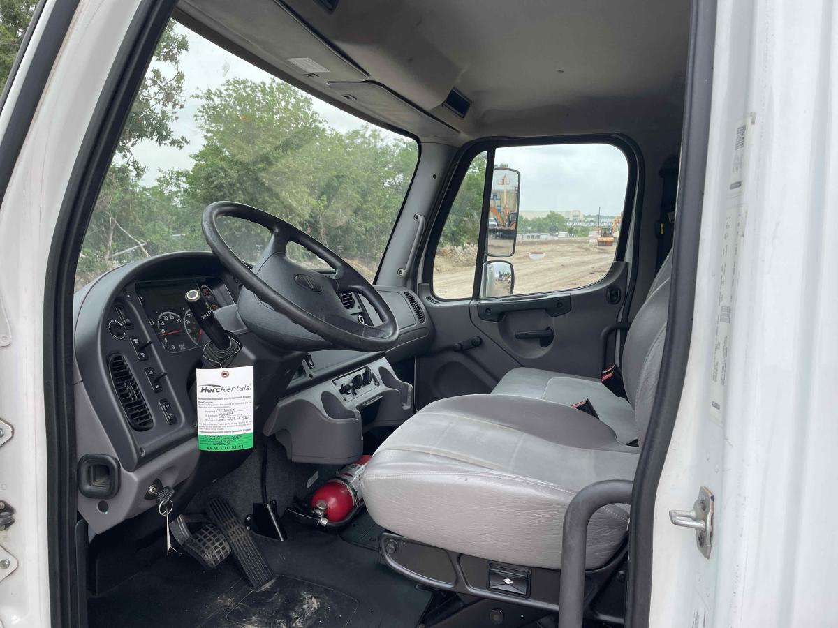 2019 Freightliner M2106