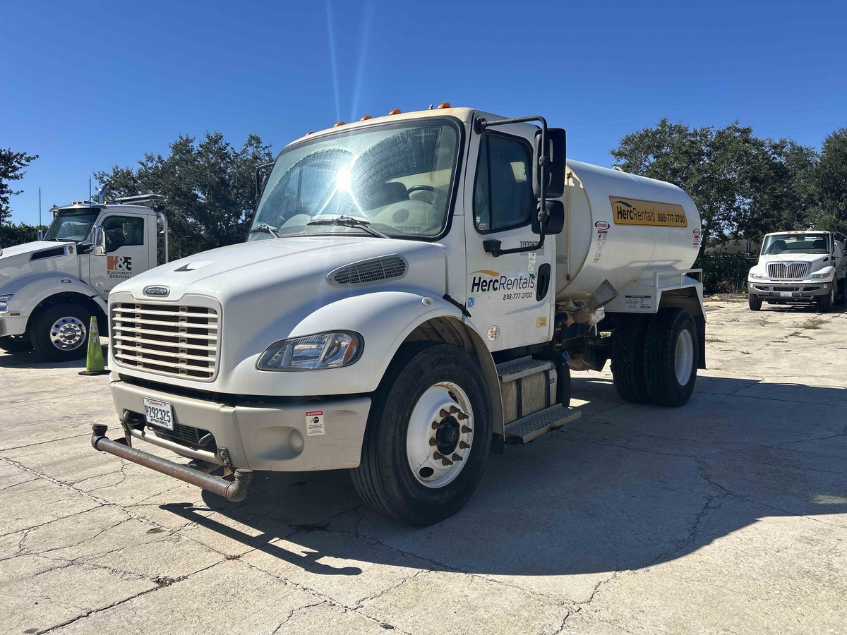 2021 Freightliner M2106