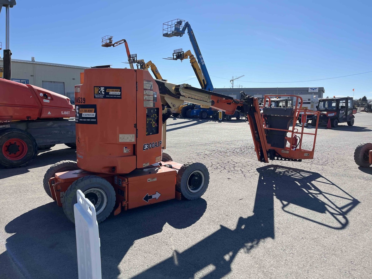 2016 JLG E300AJP-3