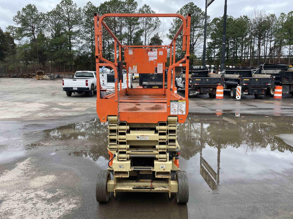 2017 JLG 3246ES