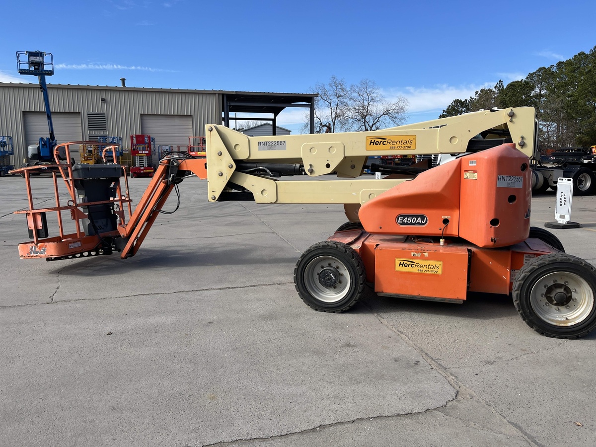 2016 JLG E450AJ-11
