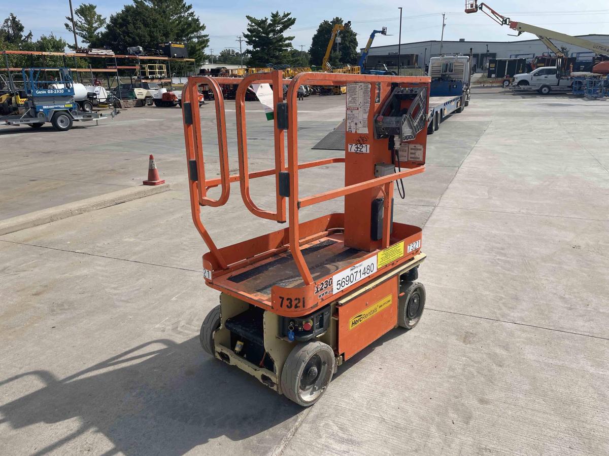 2013 JLG 1230ES