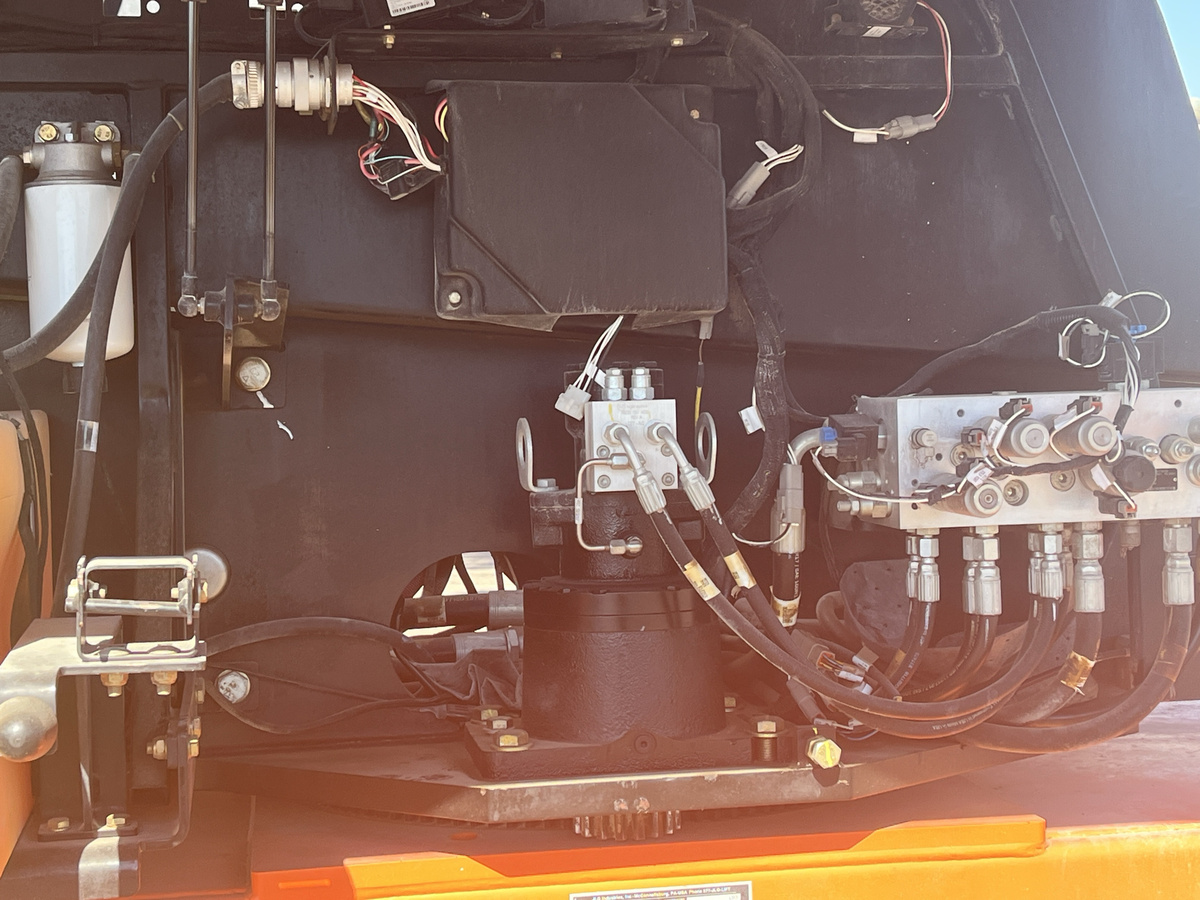 2018 JLG 660SJ-8