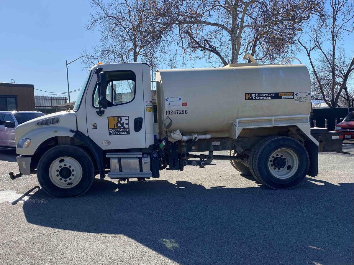 2019 Freightliner M2106
