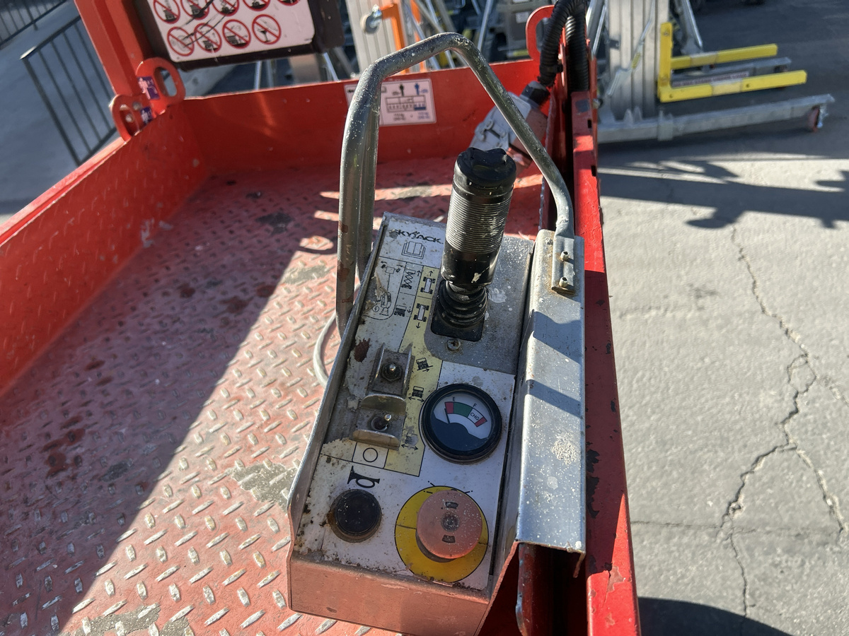 2017 Skyjack SJ3226-8