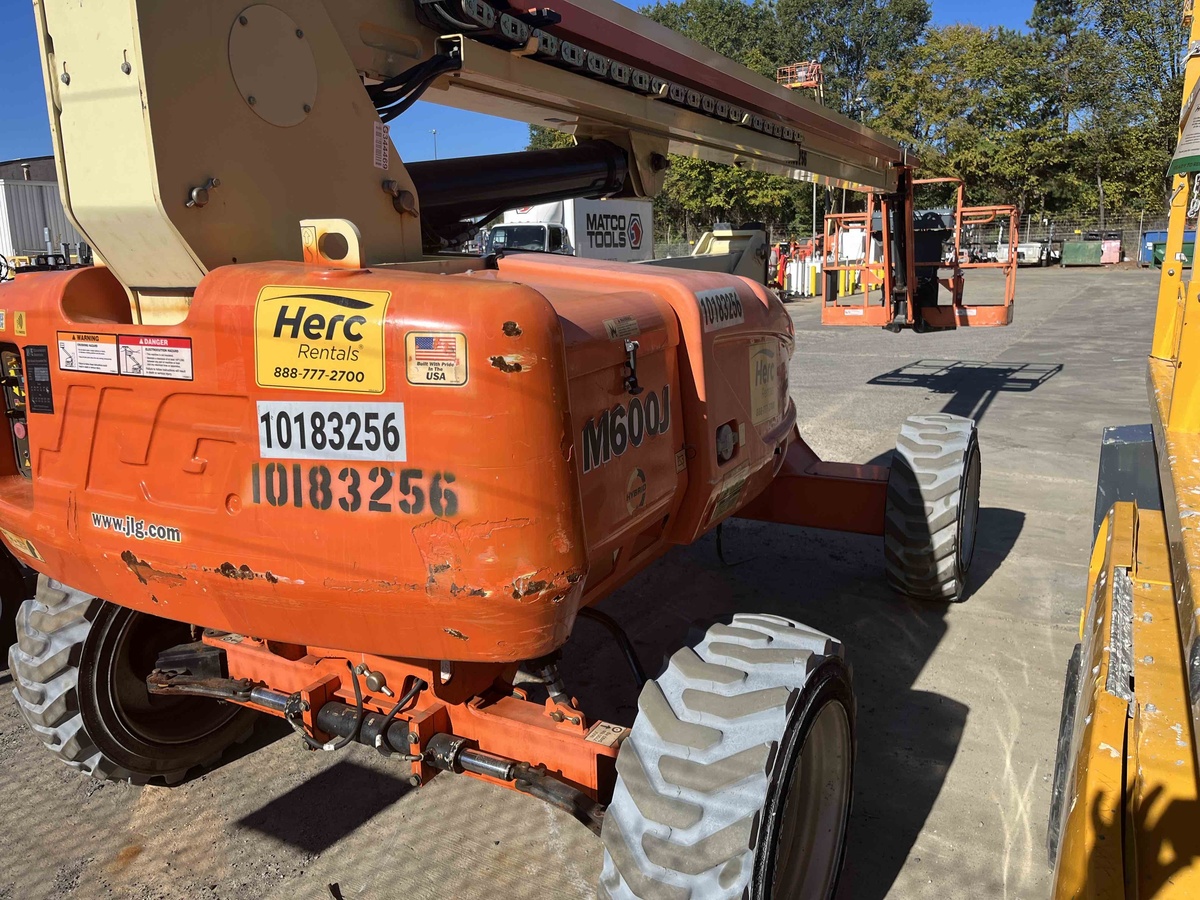 2016 JLG M600J-2