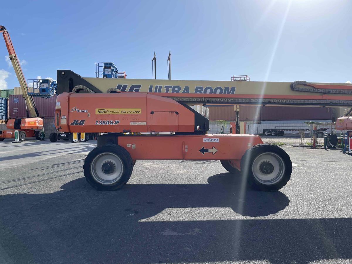 2017 JLG 1350SJP-14