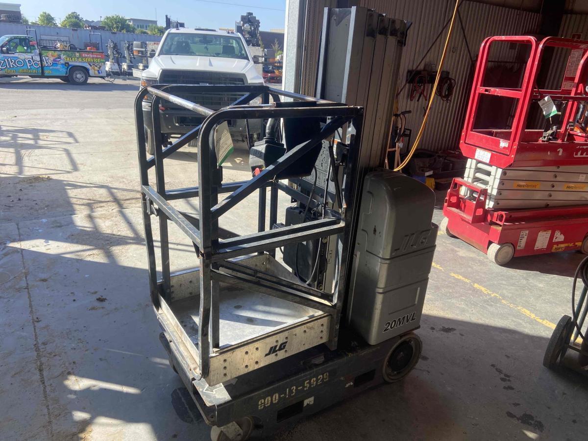 2017 JLG 20MVL
