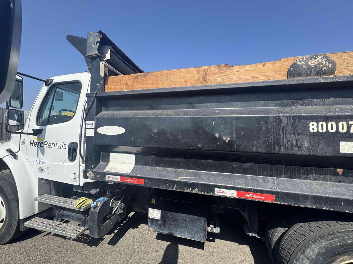 2016 Freightliner M2106-6
