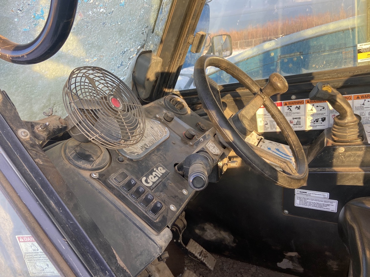 2022 Genie GTH-1056-8