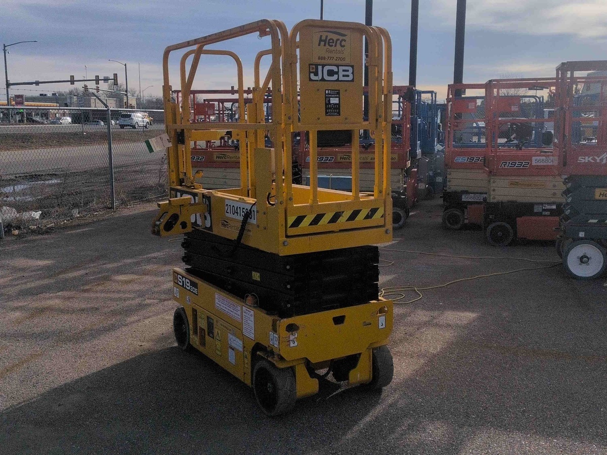 2023 JCB S1930E-4