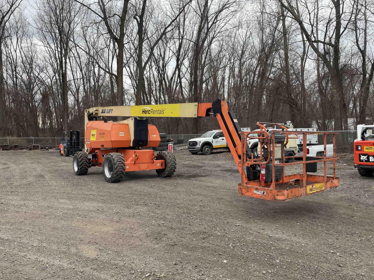 2015 JLG 800AJ