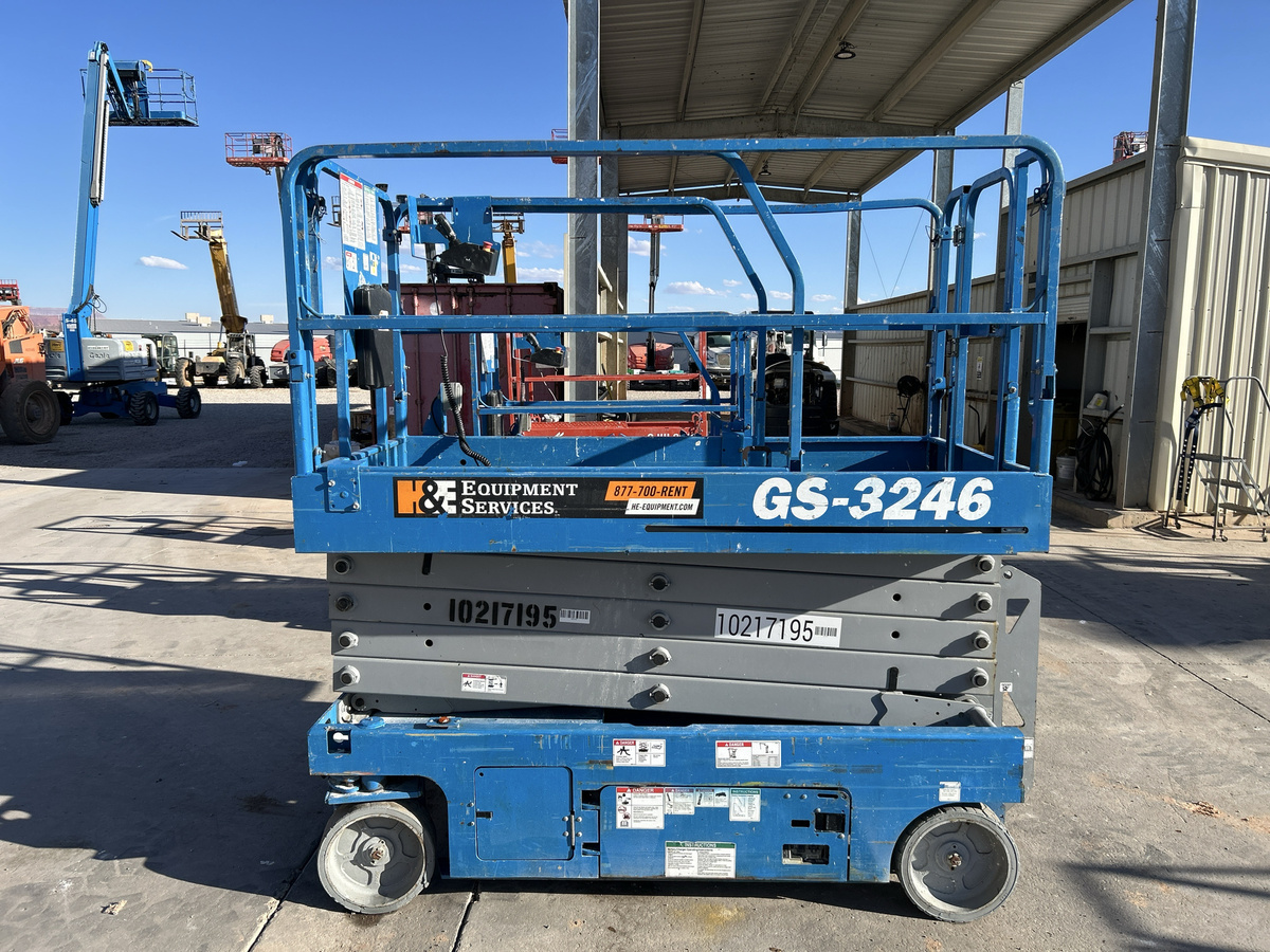 2017 Genie GS-3246-2