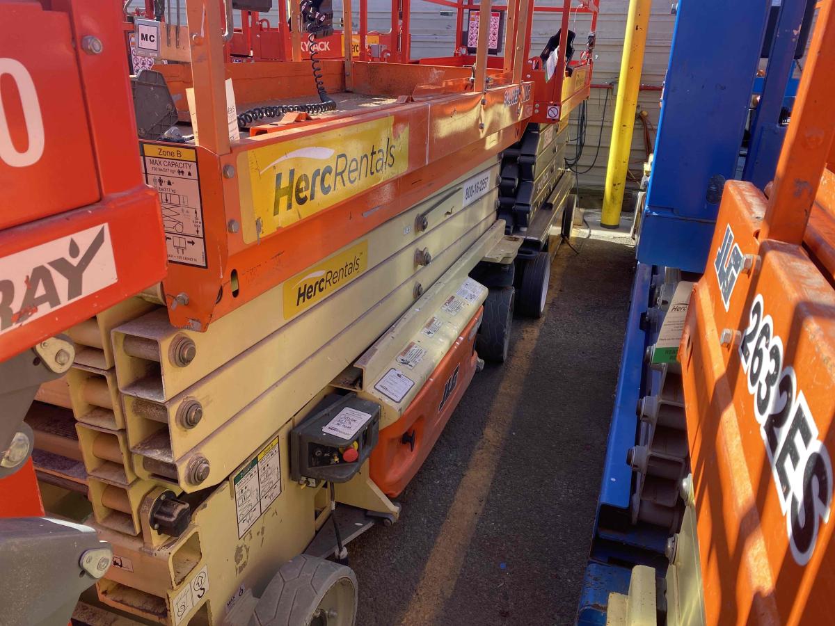 2017 JLG 3246ES