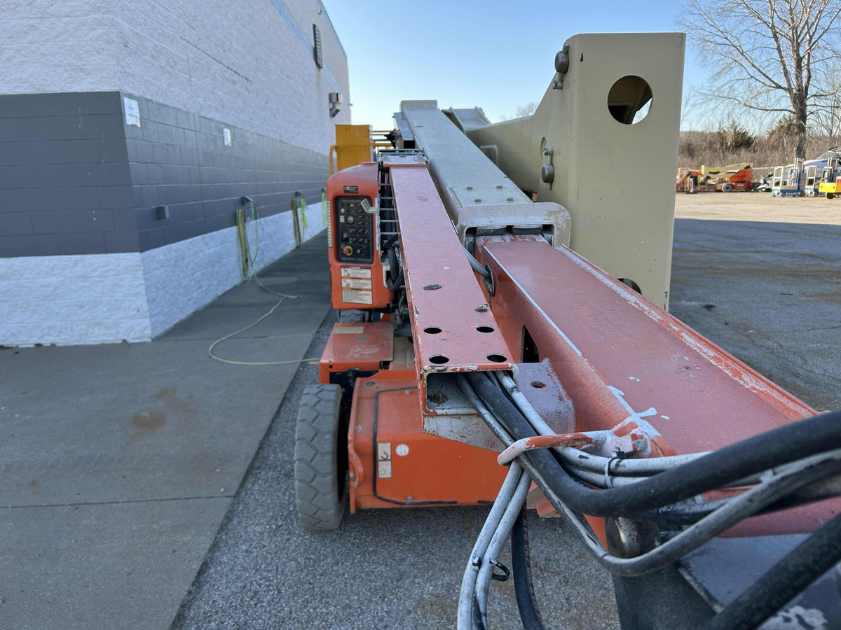 2017 JLG E400AJPN-10