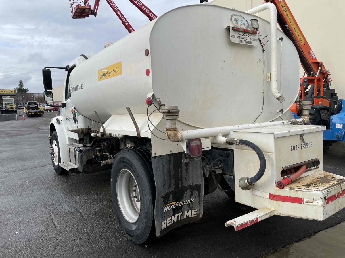 2018 Freightliner M2106