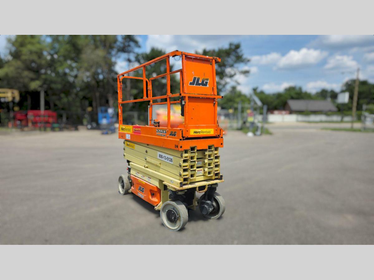 2017 JLG 2632ES