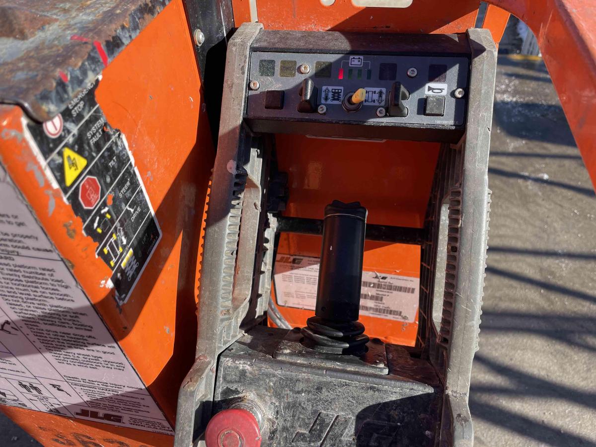2015 JLG 1230ES