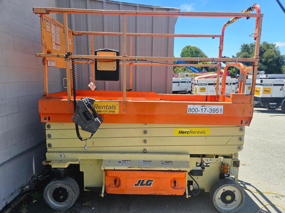 2017 JLG 2646ES