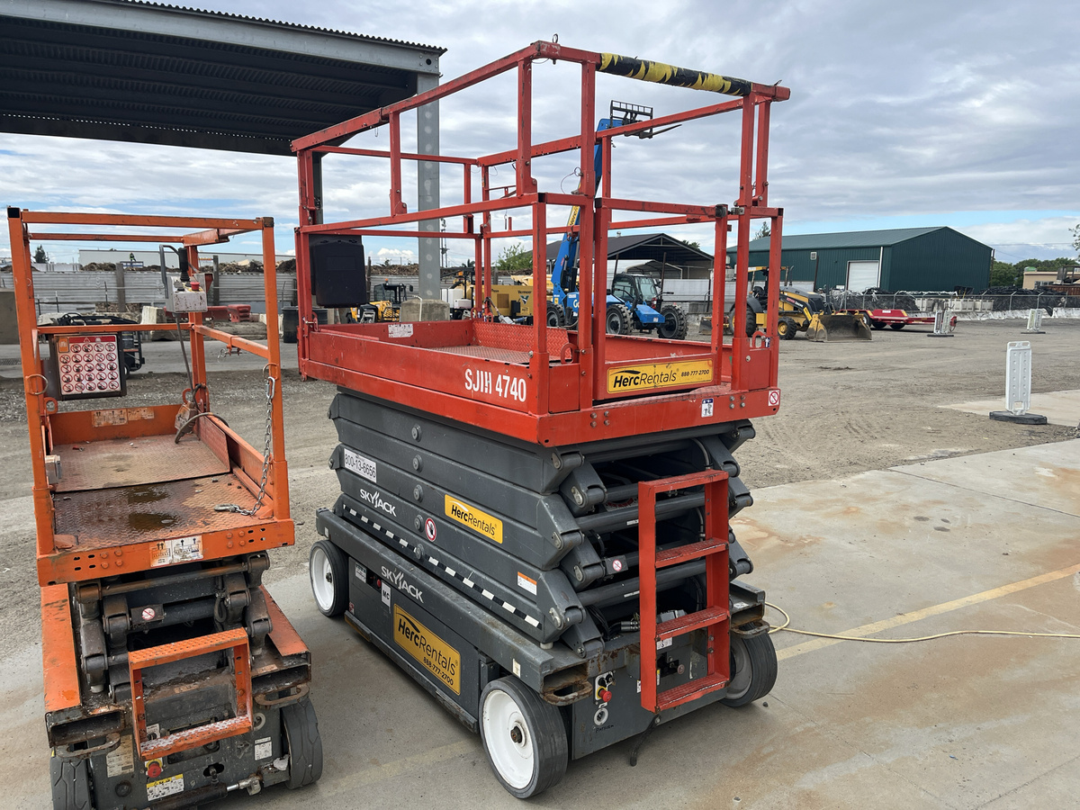 2017 Skyjack SJ4740