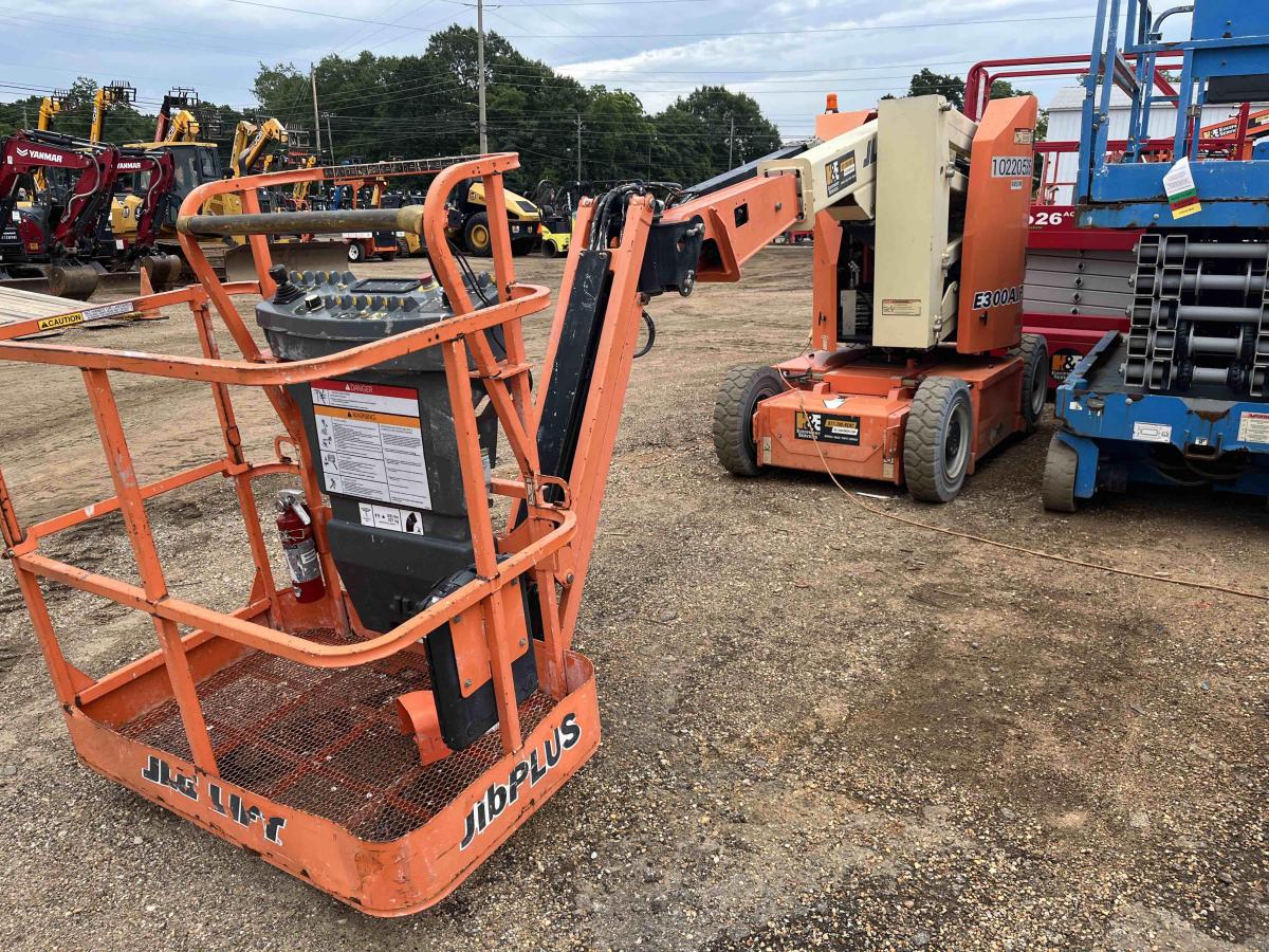 2017 JLG E300AJP-2