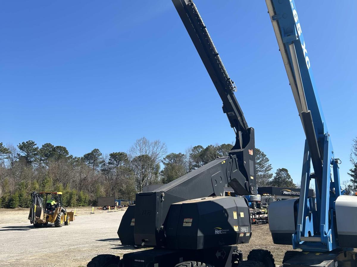 2016 JLG 800AJ