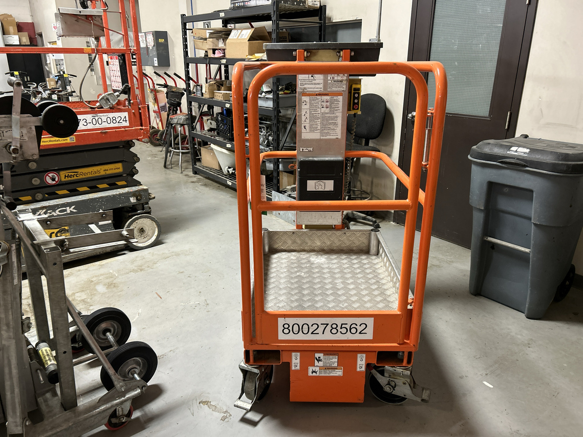 2020 JLG 830P