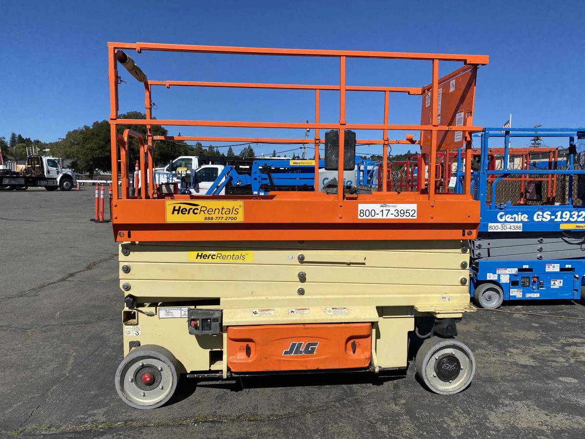 2017 JLG 2646ES