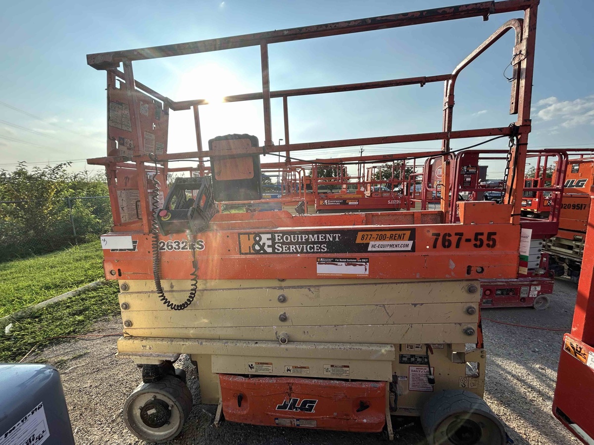 2017 JLG 2632ES-10